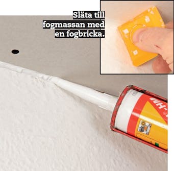 Gipsskivor tak: Springan längs väggen tätas med akrylfogmassa Gipsskivor tak: Springan längs väggen tätas med akrylfogmassa